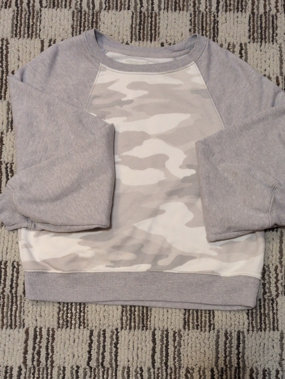 American Eagle Outfitters Light Gray & White Camo Raglan Cropped Sweatshirt
